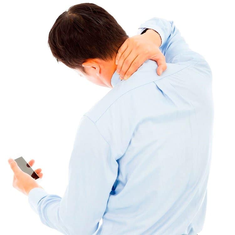 dolor en el cuello por usar mal el móvil