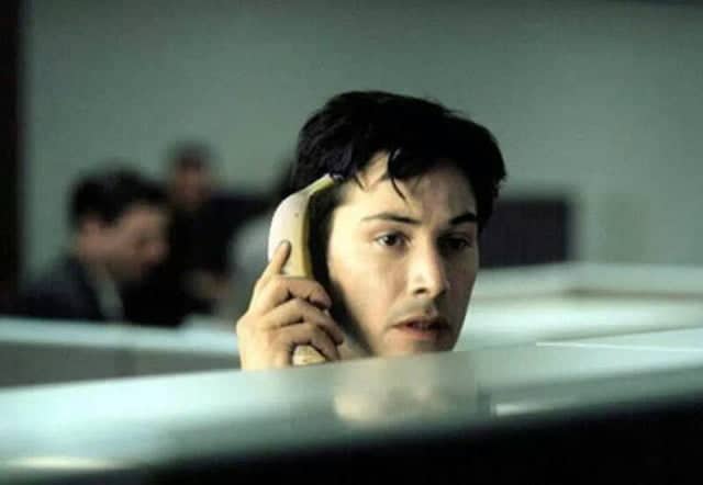 asistentes de voz hablar movil verguenza banana