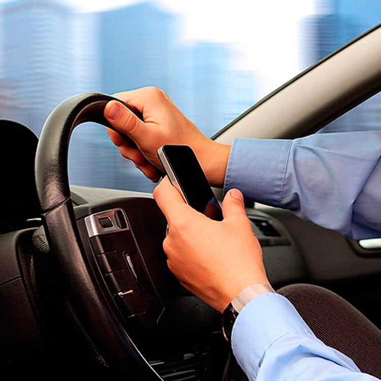 El radar de la DGT que detecta si utilizas el móvil