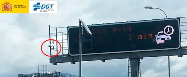 radares de la DGT que detectan el uso del móvil al volante