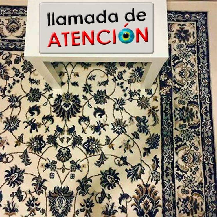 teléfono móvil sobre una alfombra