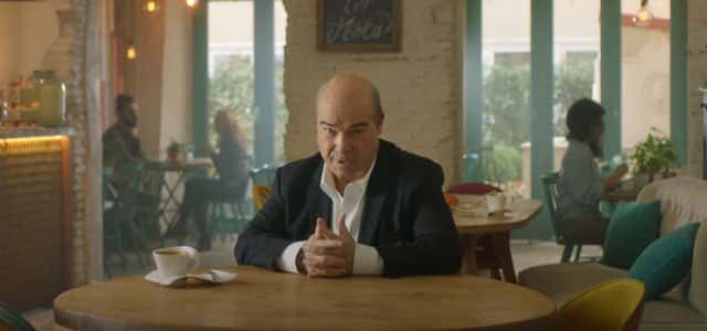 anuncio de Antonio Resines con un café